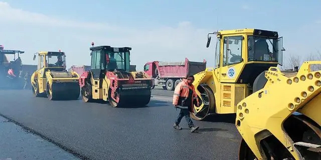 Техніка для будівництва доріг Дорожня техніка