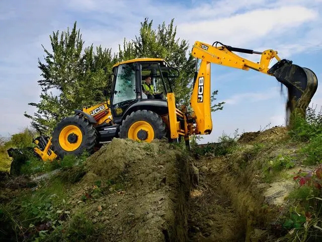 Экскаватор погрузчик JCB 4CX Фото европейского экскаватора погрузчика JCB 4CX