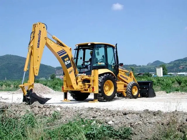 Фото екскаватора навантажувача Komatsu