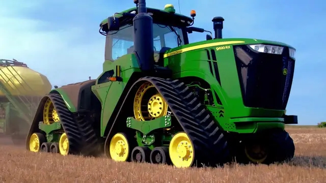 Трактор John Deere на гусеницах Фото гусеничного трактора John Deere