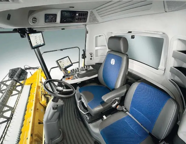 Фото кабіни комбайна New Holland з Європи