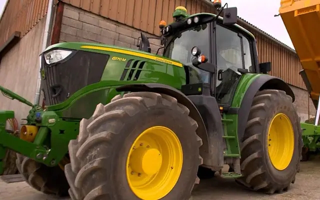 Фото John Deere с трансмиссией PowrQard Plus