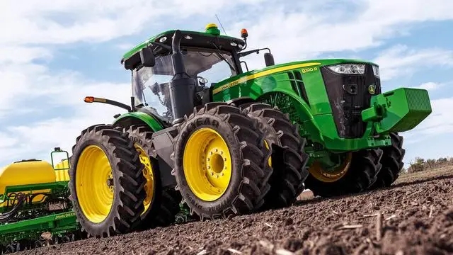Фото John Deere с бесступенчатой трансмиссией