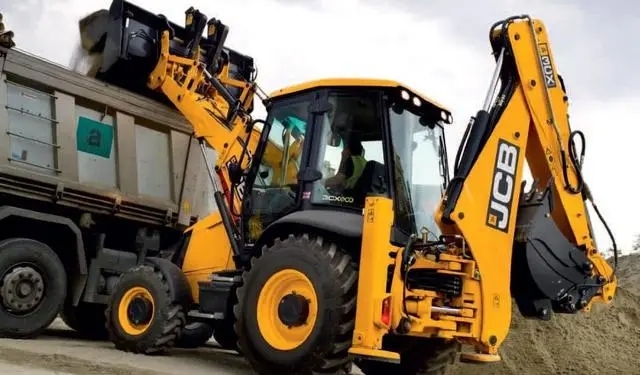 Фото JCB 3CX