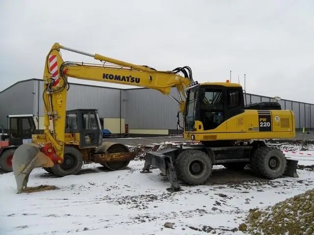 Фото высокопроизводительного японского экскаватора Komatsu