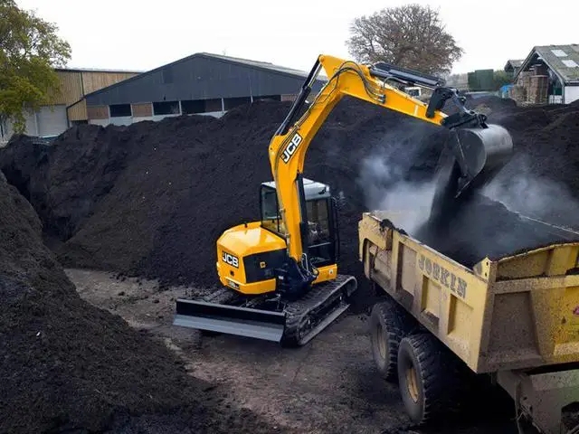 Фото полноповоротного мини экскаватора JCB 86С-1 из Европы